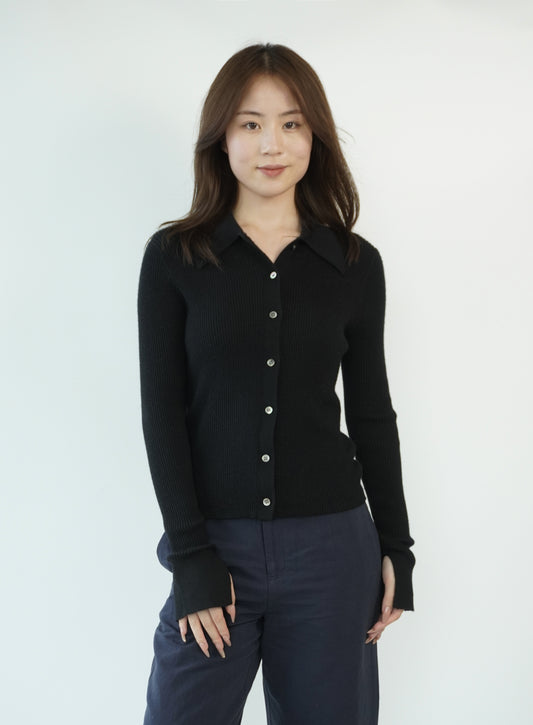 100% Cashmere Elegant, soft and luxurious crafted women's cashmere sweater